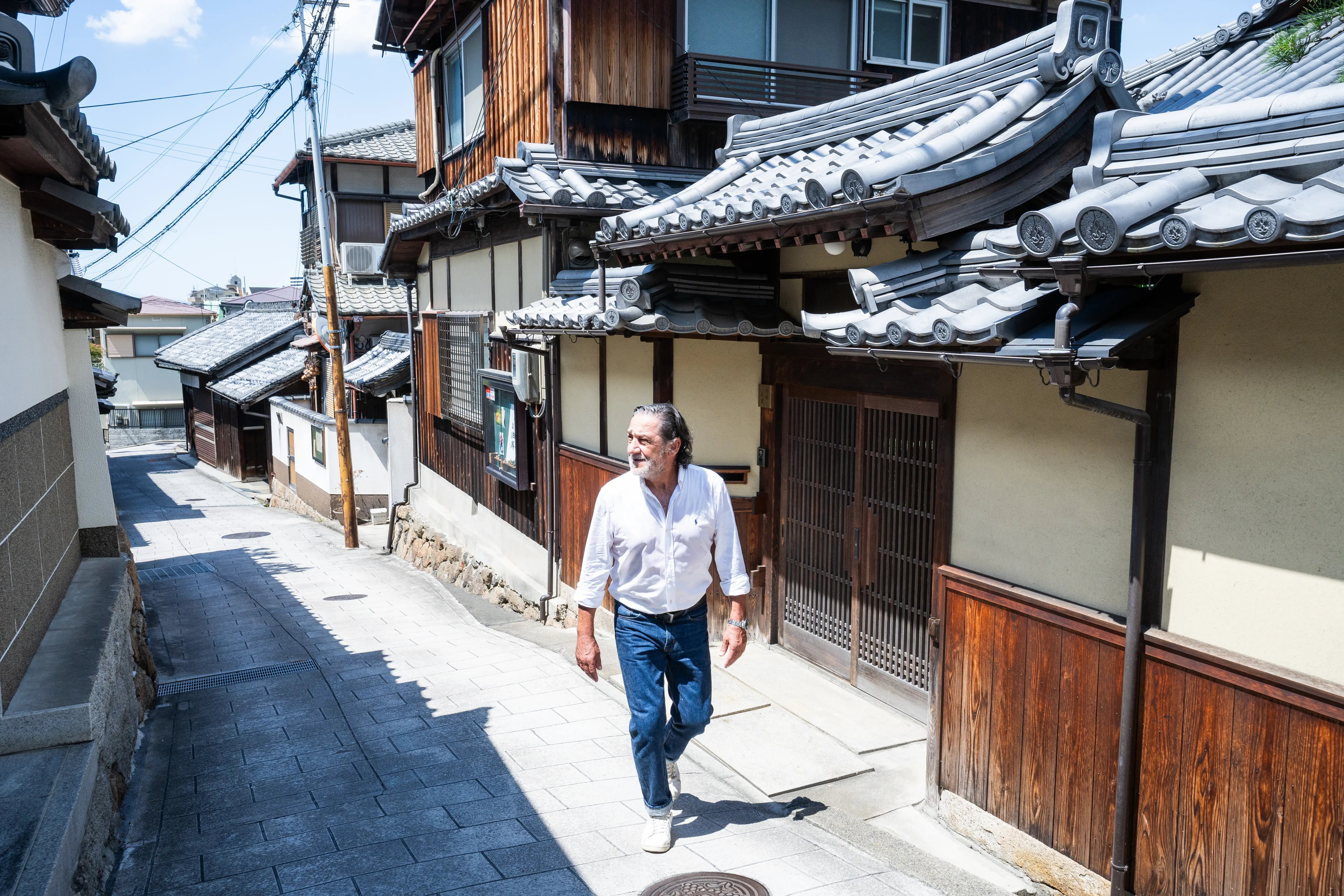 Rod 走在太平區的街道上