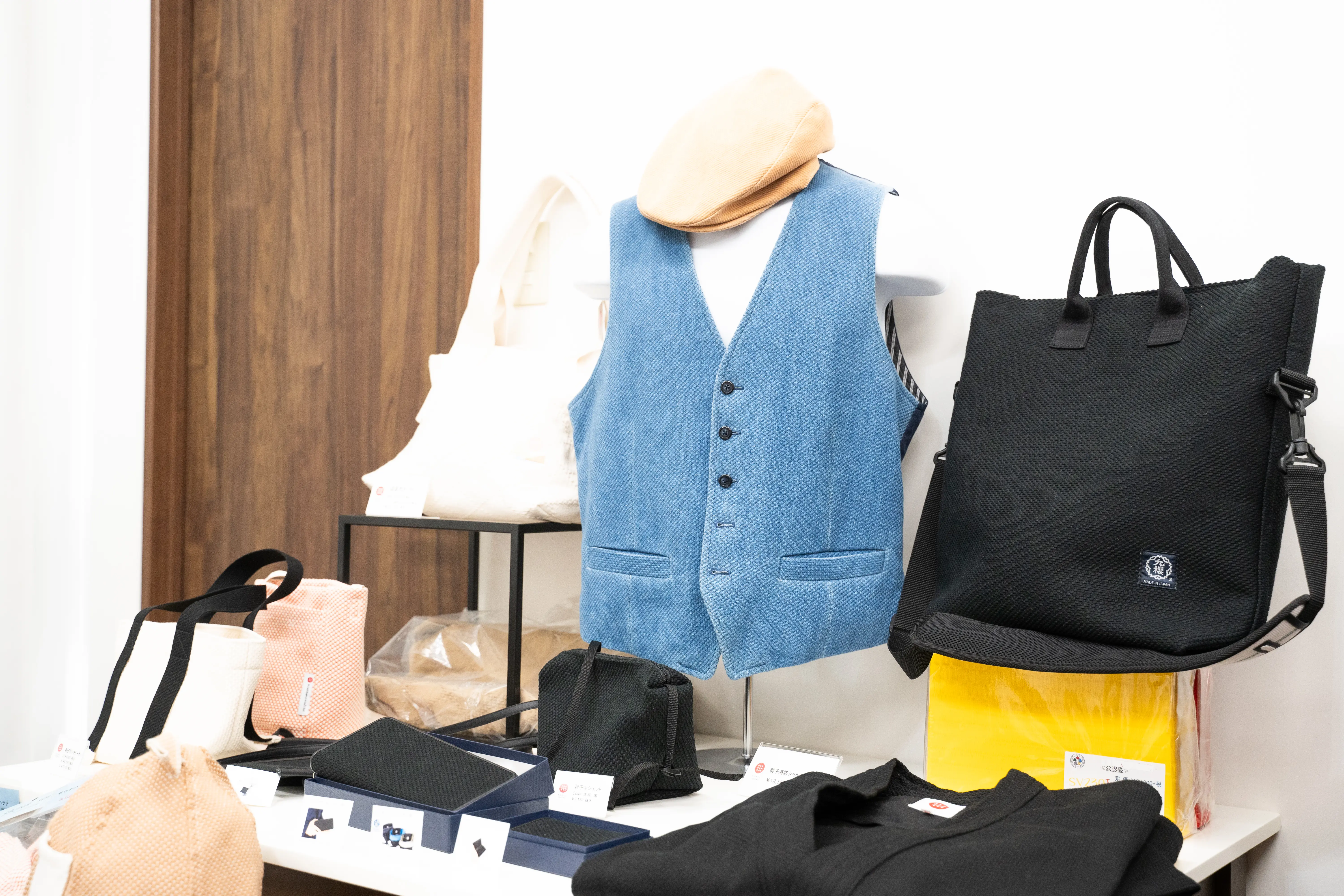 「草倉指子」品牌服裝