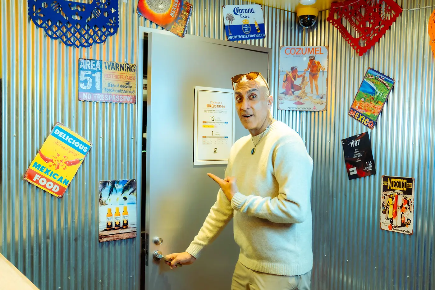 穿過這家墨西哥餐廳，打開後門…