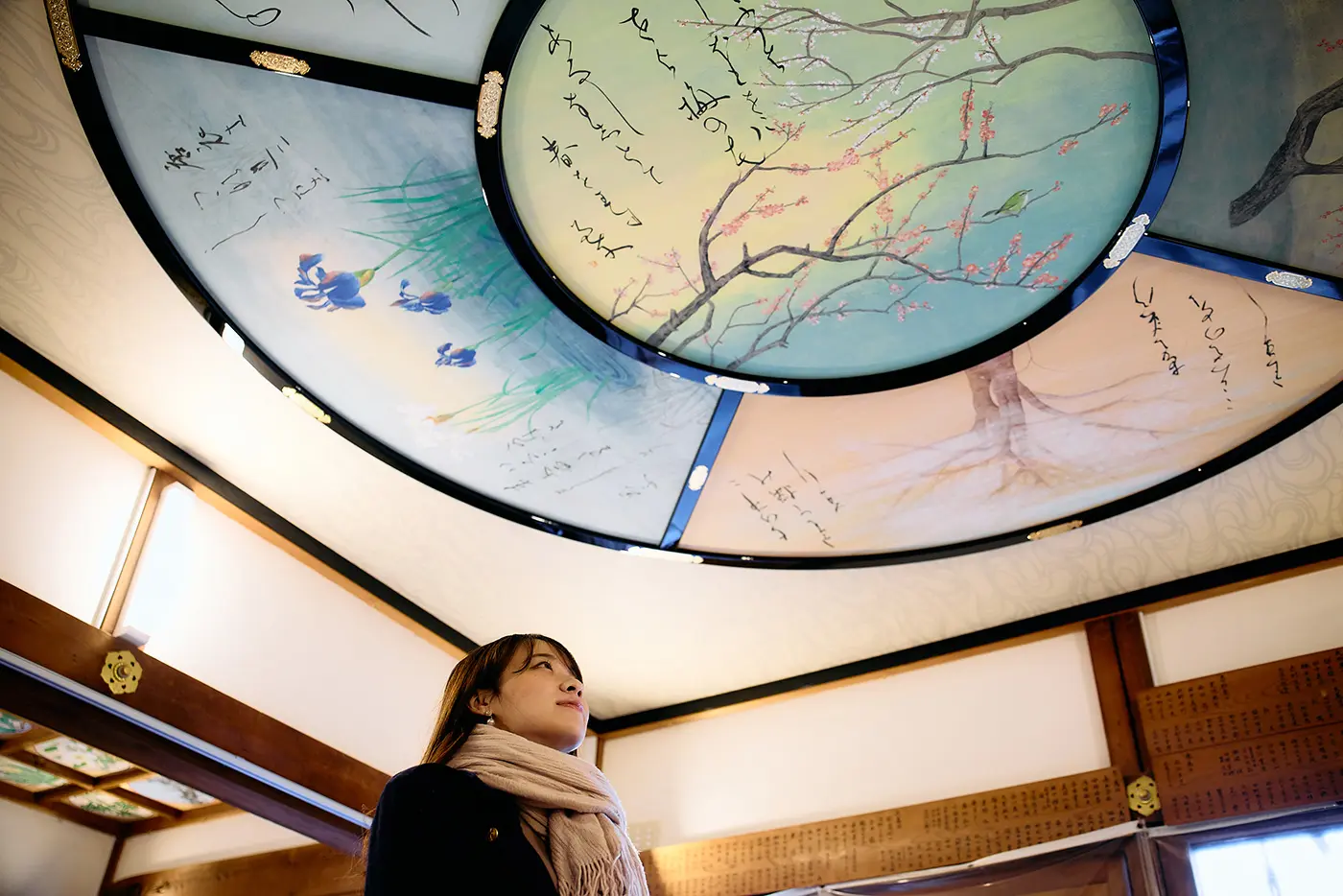 ゆかりの和歌の花天井