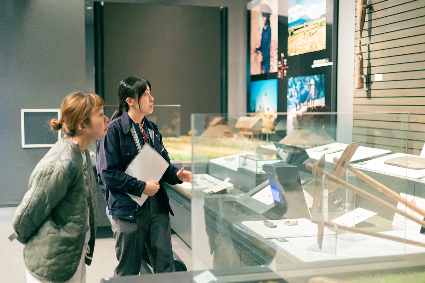 Watanabe listening to an explanation from a curator