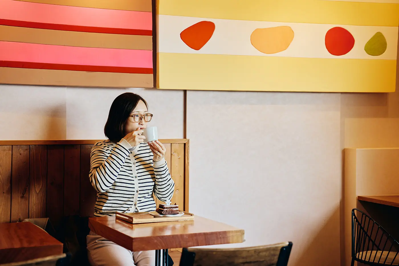ファンさんがコーヒーを飲む様子