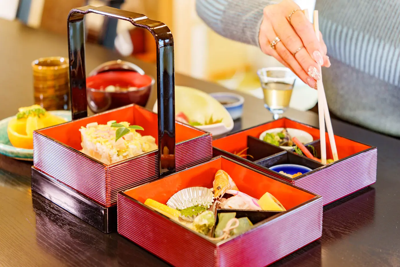 Makunouchi bento (3,795 yen)