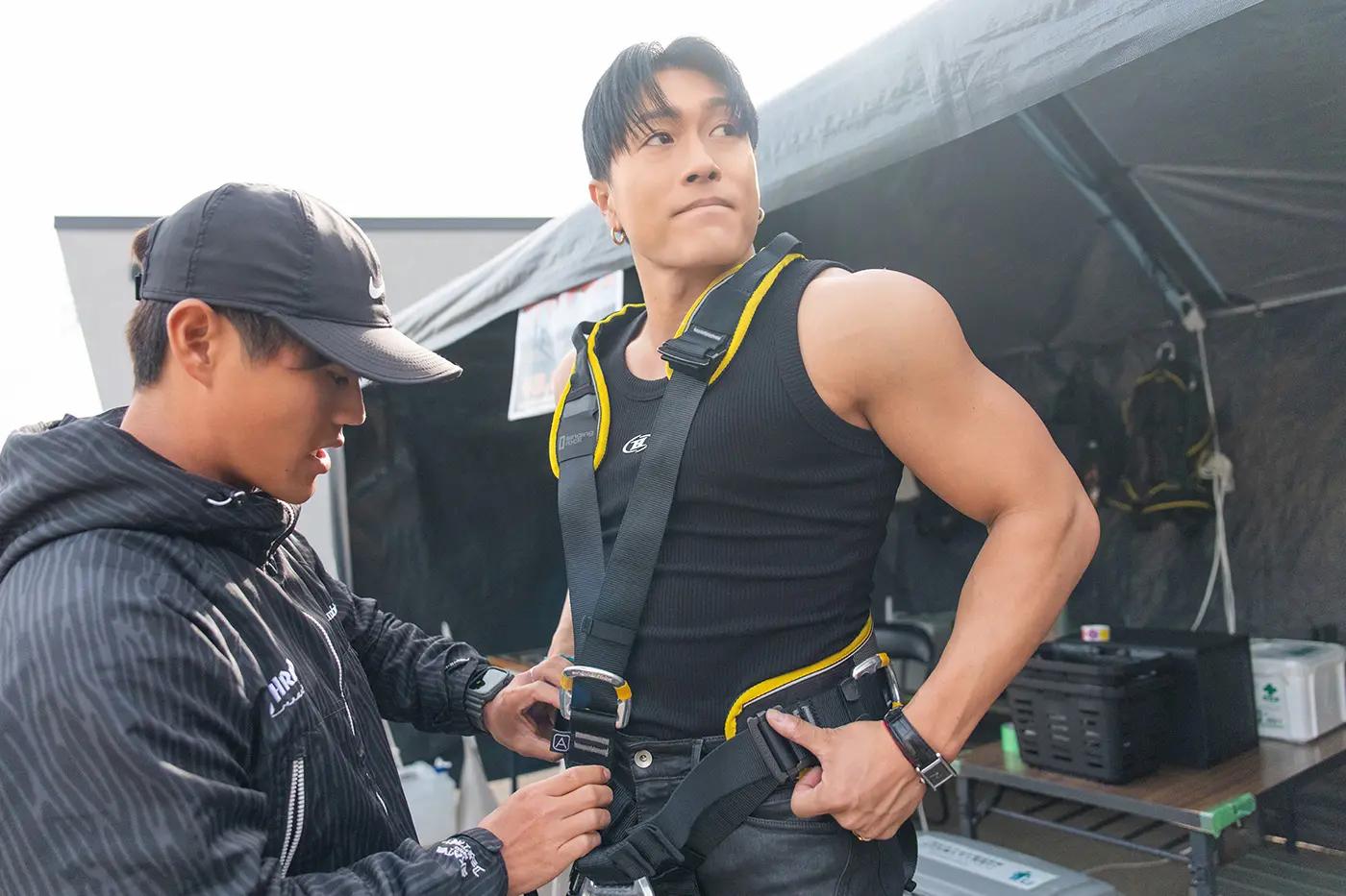 ブリッジクライムに挑戦する中務さん