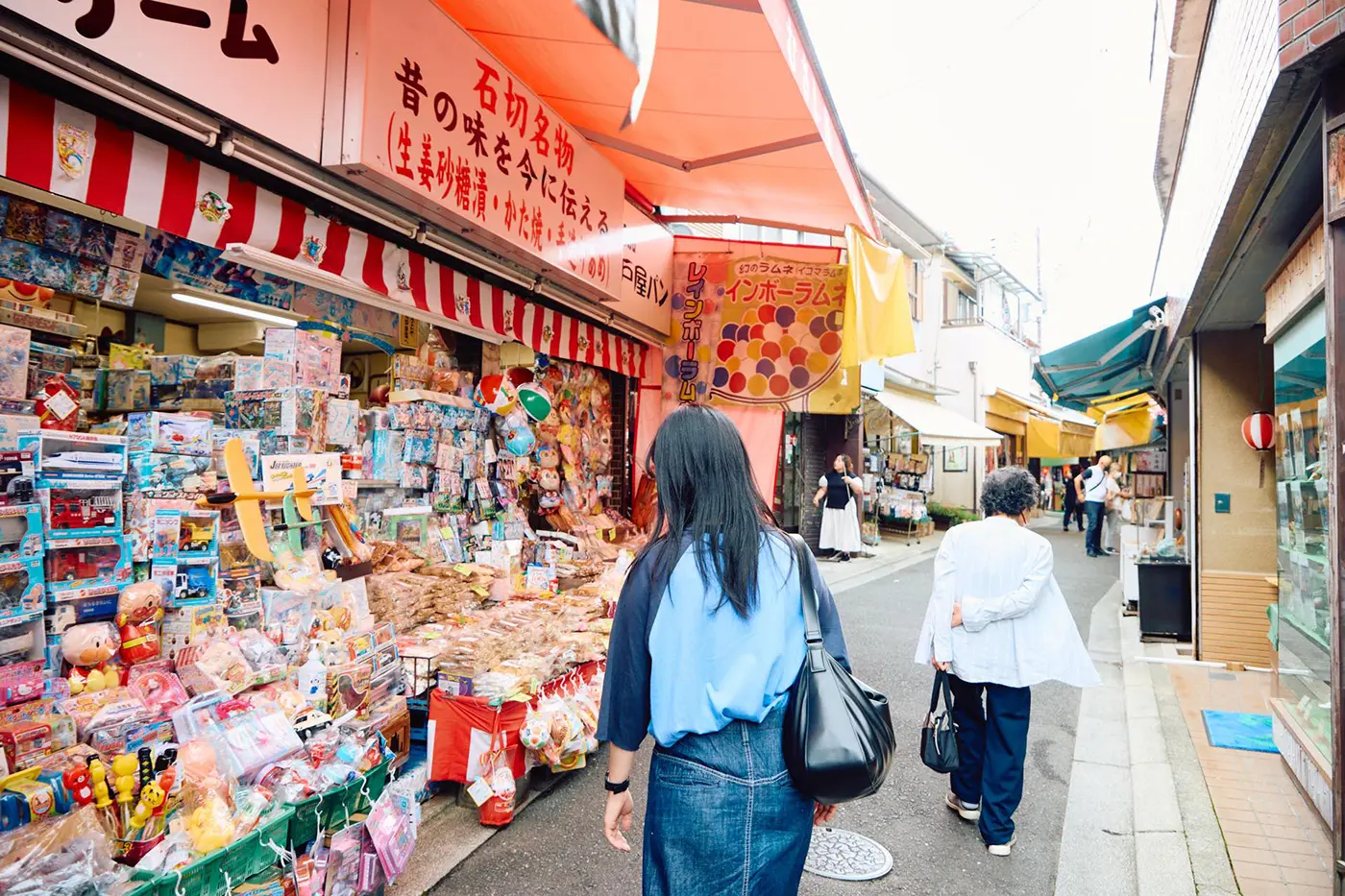 引き続き商店街を歩き