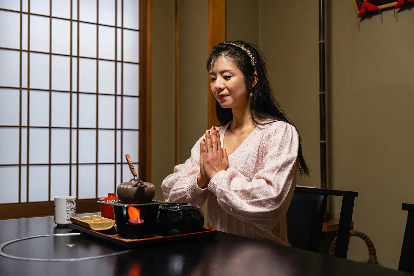 廖さんが食事をする様子