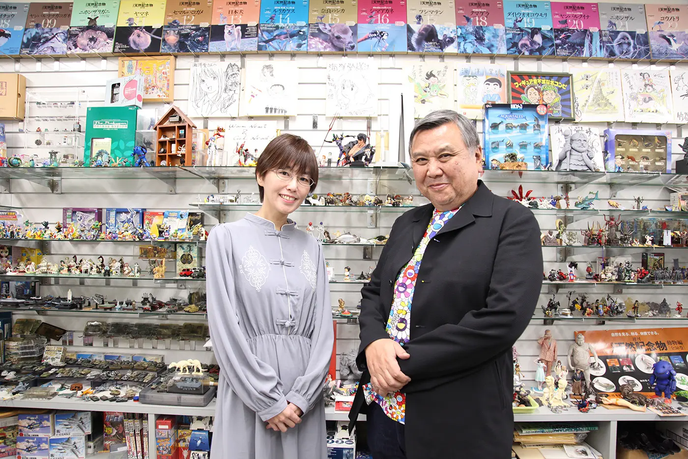 オオゴシトモエさんと宮脇 修一さんが立っている様子