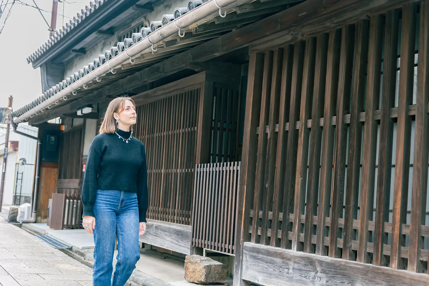 People walking through Kaizuka Jinaicho