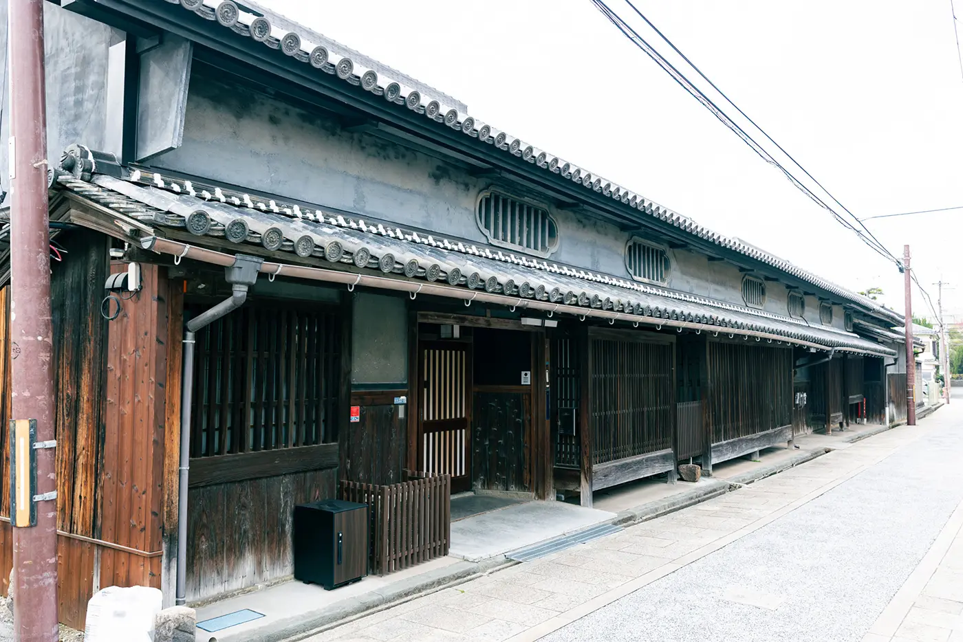 Street scene in Kaizuka Jinaicho