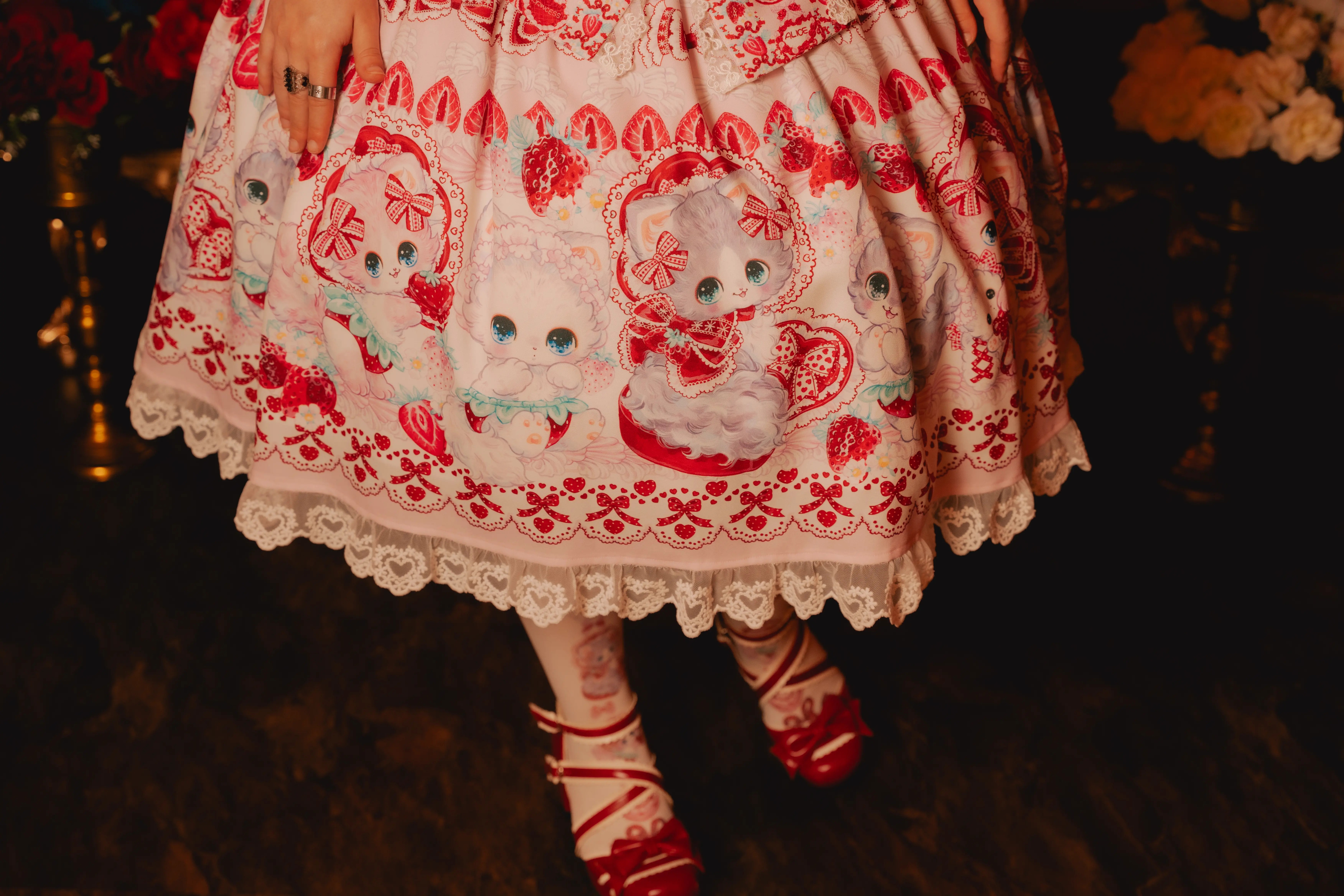 2025年秋季新品：“甜草莓猫”，与雨森文香合作。Leon和Noah担任模特。