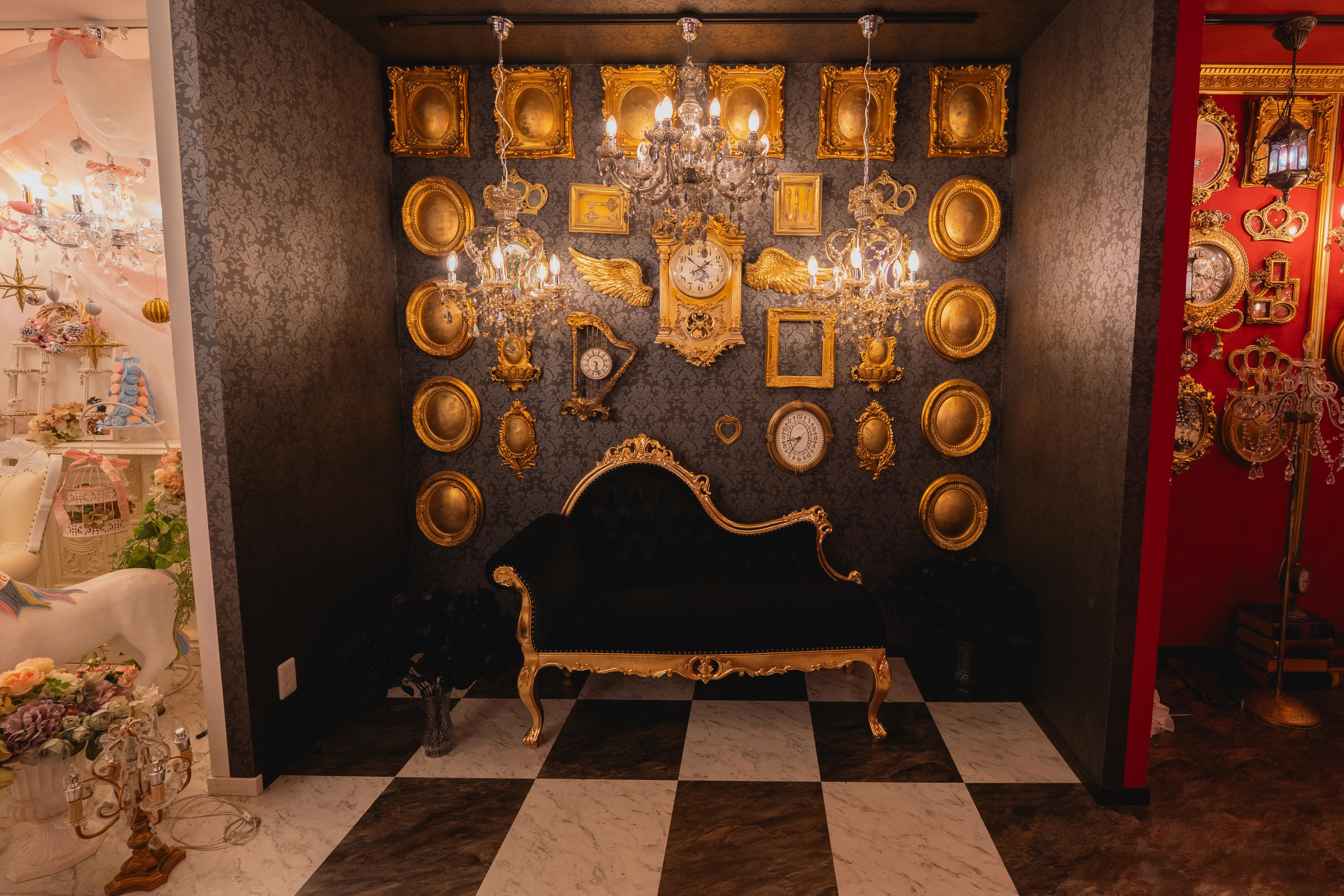 通过精心挑选每一种成分和配件创造出独特的世界观。