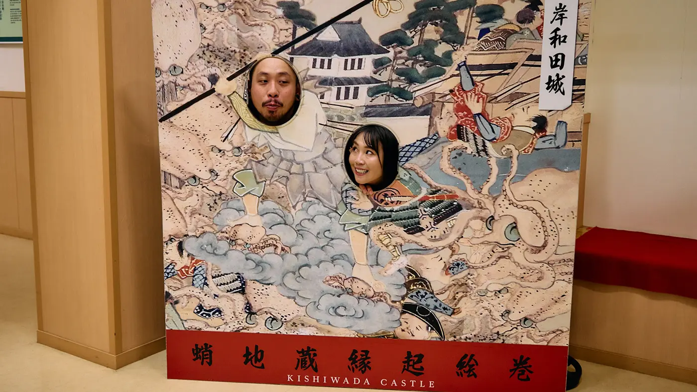 蛸地蔵の絵巻が顔出しパネルのフォトスポット