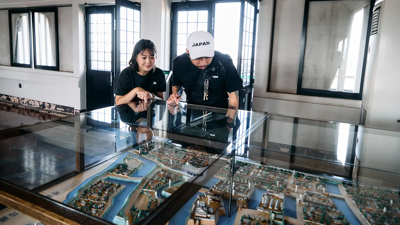 天守には、当時の城下町を再現した巨大なジオラマ