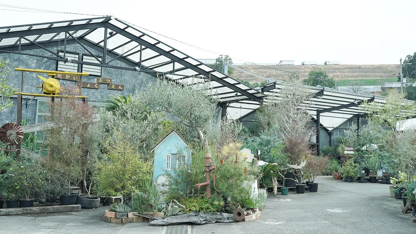 同じ敷地内にある、ガーデンセンターへ