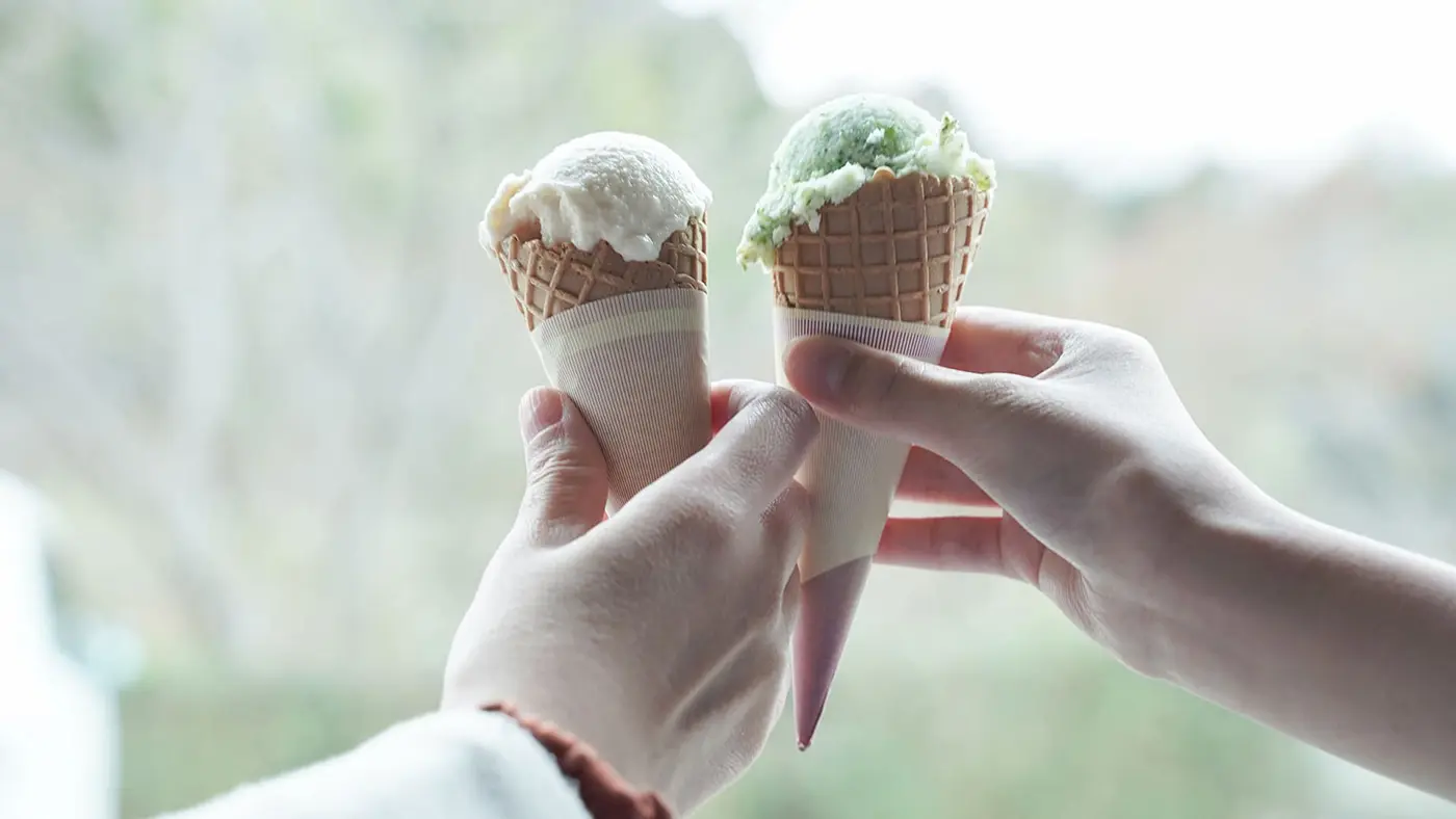 迷った末、ソウ君は「龍王みそ味」、私はちょっと攻めて「ブロッコリー味」のジェラートを選びました。