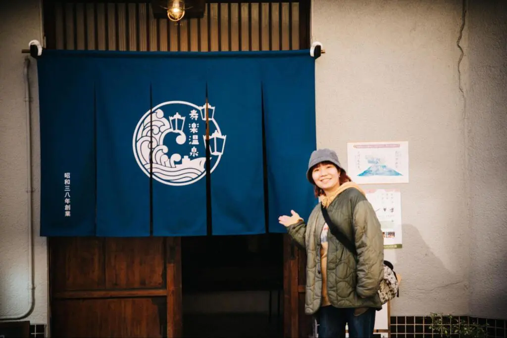 アートにお店に、北加賀屋をたっぷりと歩き回った疲れを癒してくれるのが、ここ「寿楽温泉」です。
