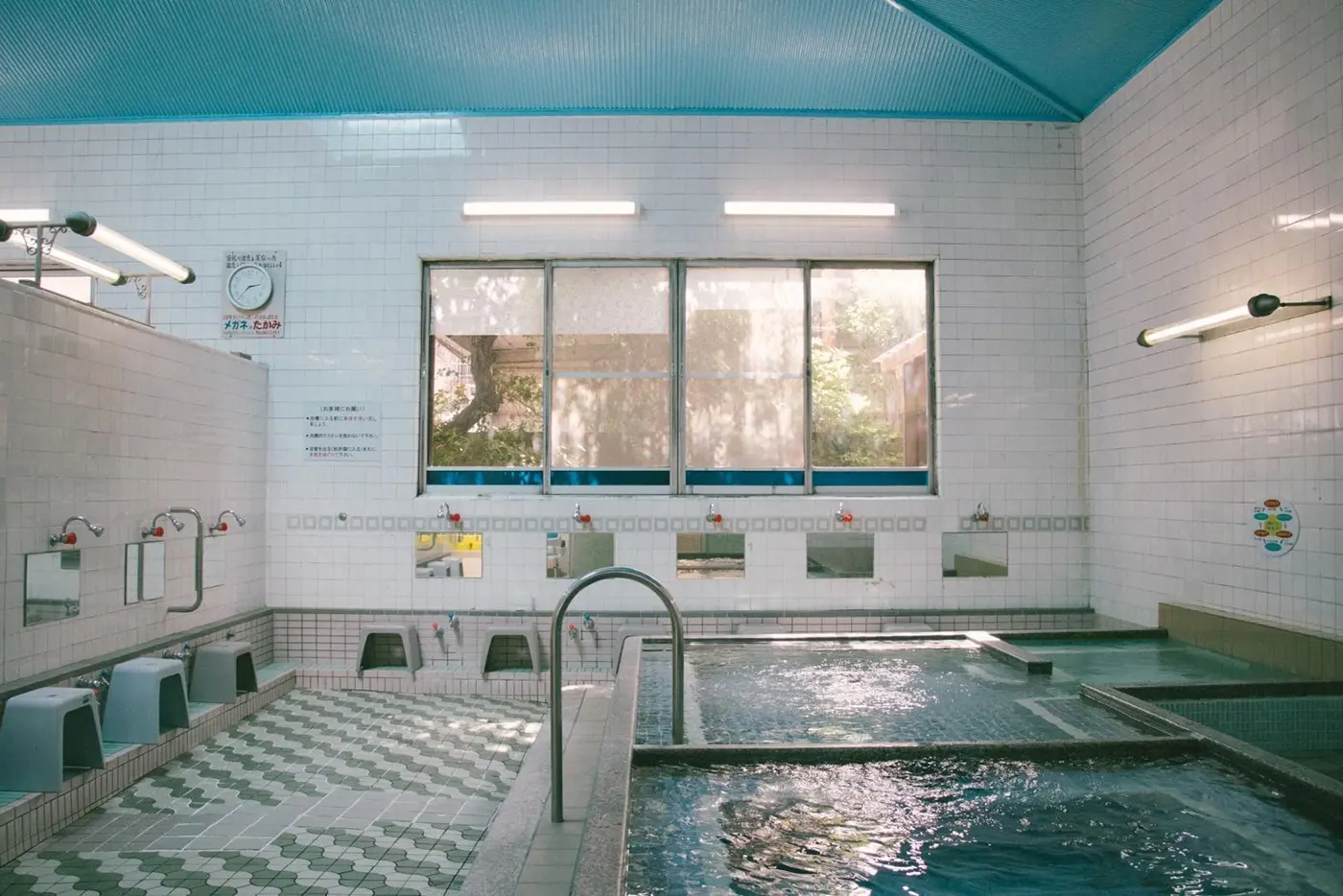 水質はすべて軟水。浴室はシンプルに、電気風呂とジェットバス、深水浴槽の3つ（撮影：寿楽温泉）