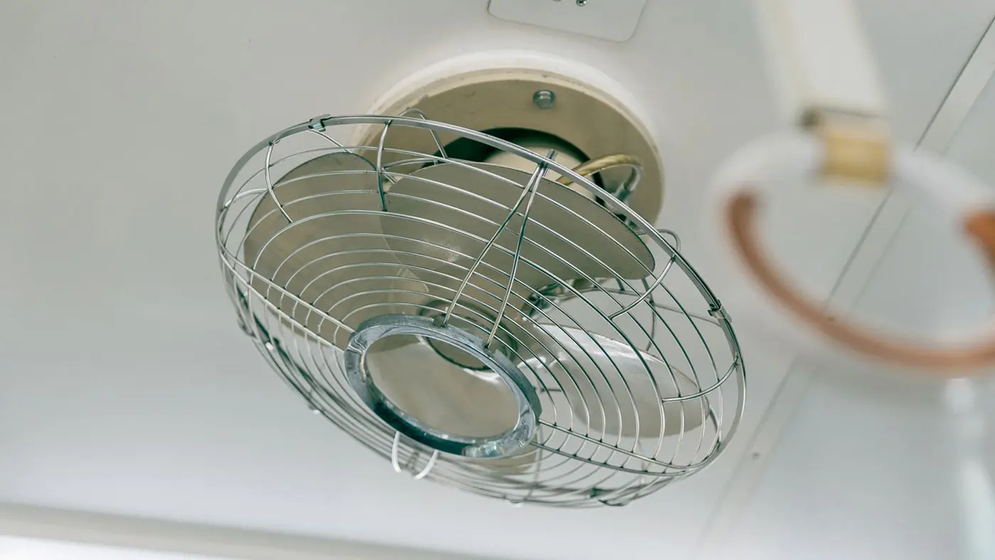社内の扇風機