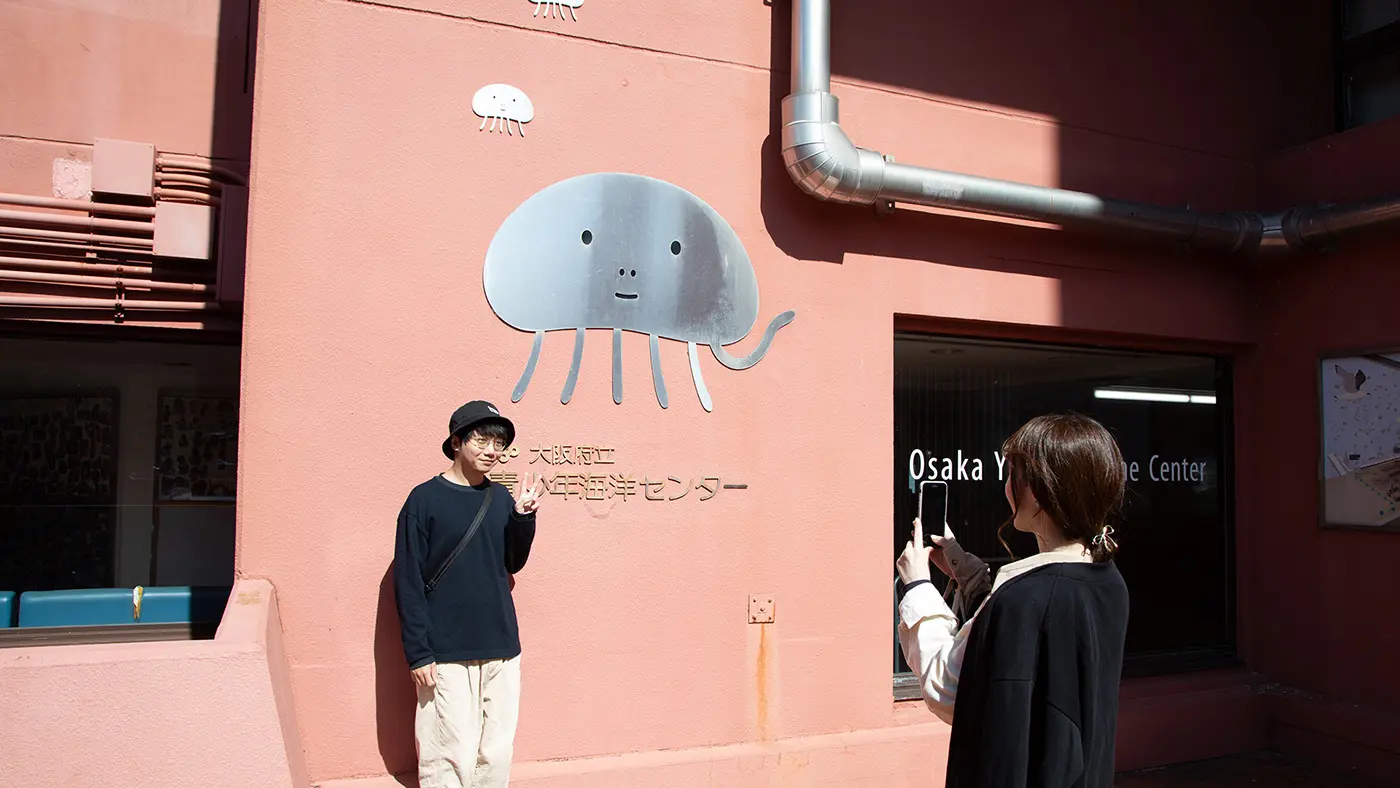 入口前にはクラゲのキャラクター「くらたん」が。記念にパシャリ