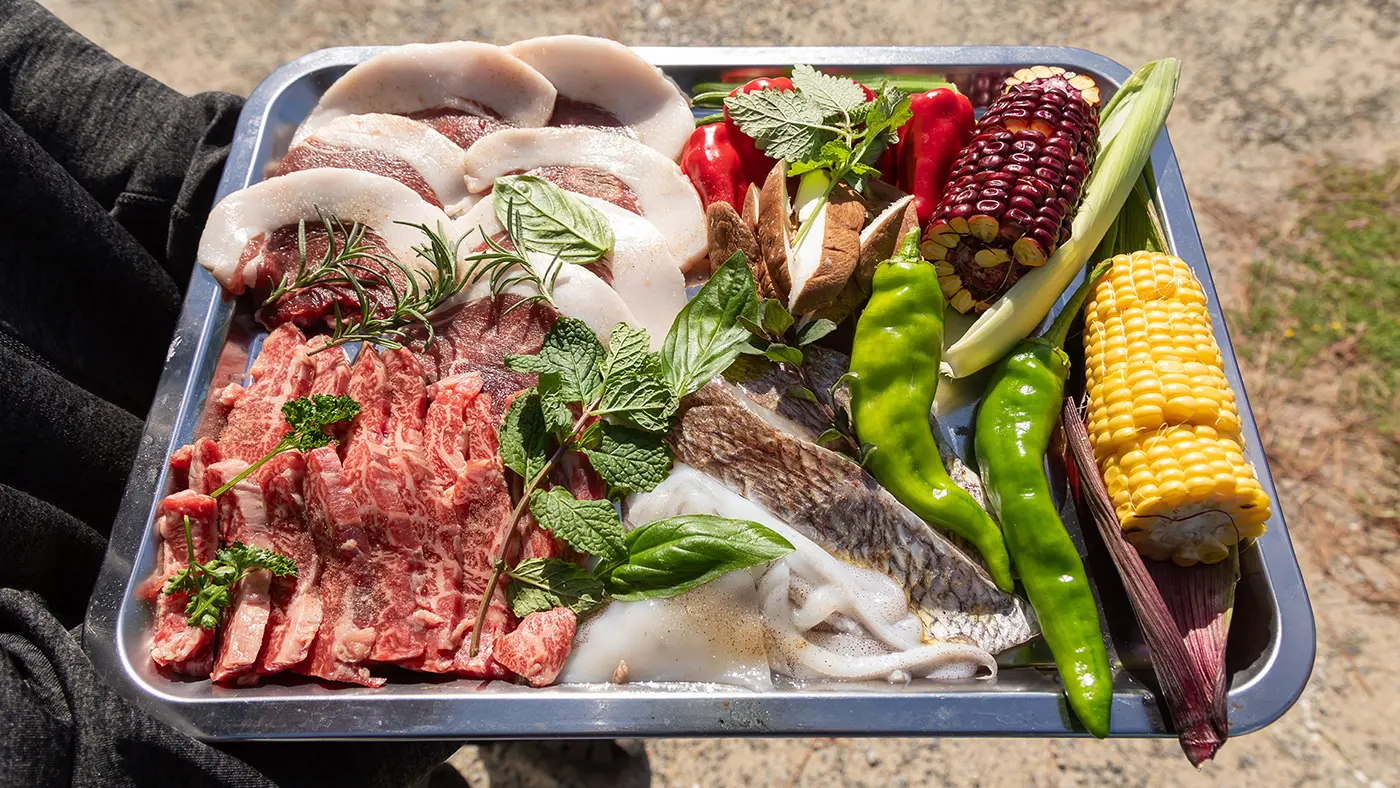 メインのお肉は、岬町産のイノシシ肉と、大阪を代表する黒毛和牛「なにわ黒牛