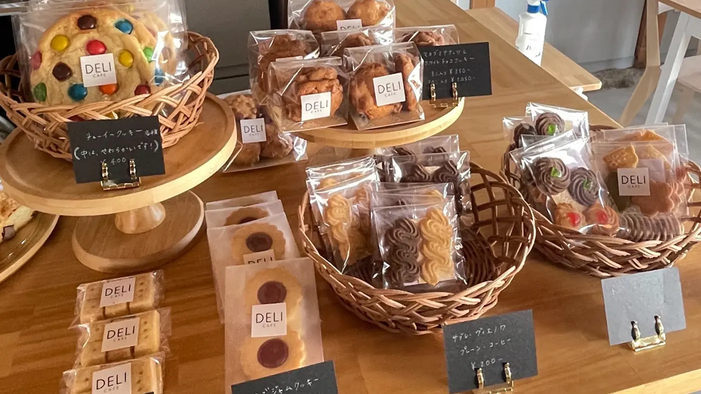 「DELI CAFE」は、港近くの古い蔵をリノベーションして2024年3月にオープン