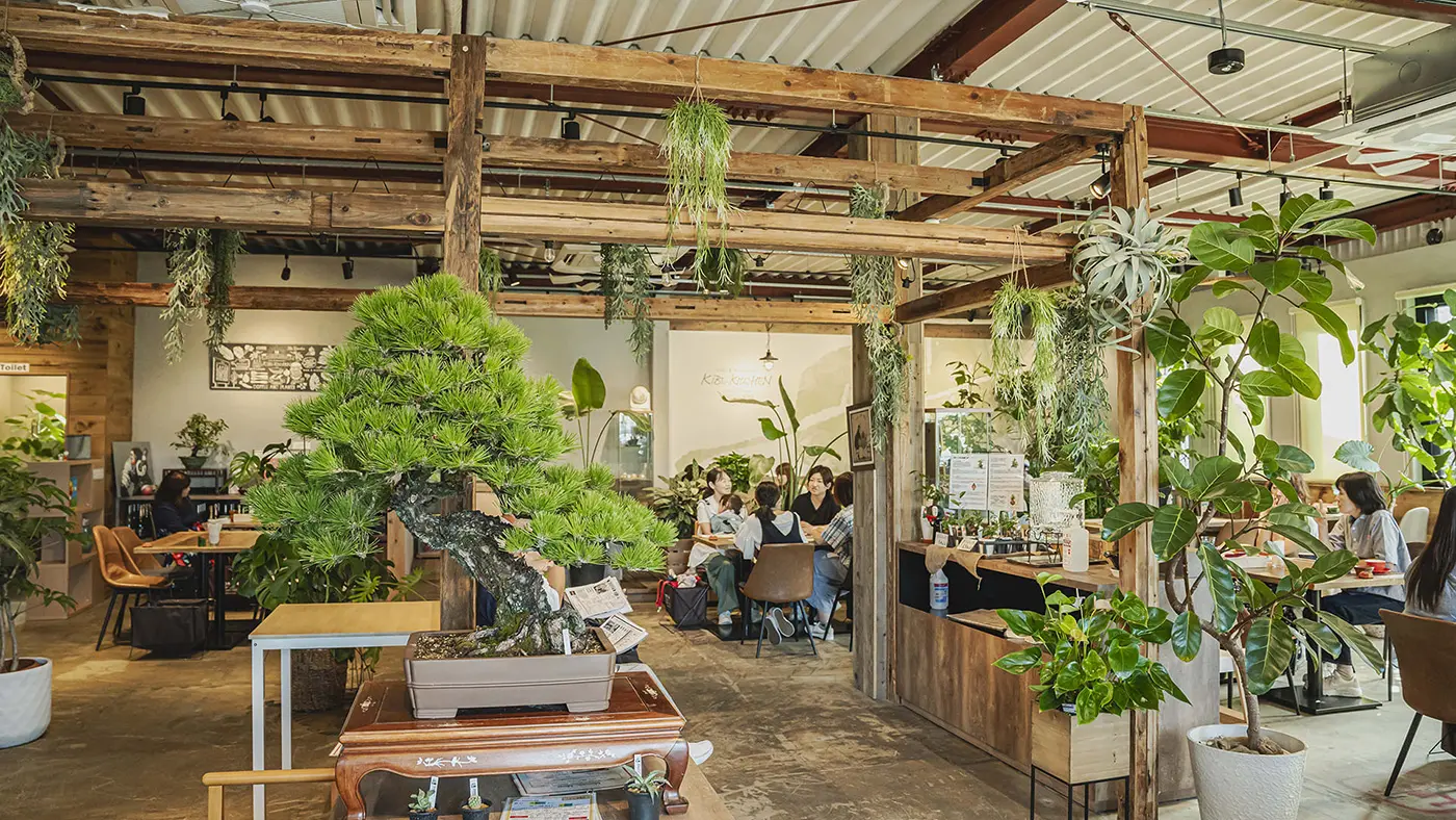 併設するカフェ「KIBE KITCHEN」