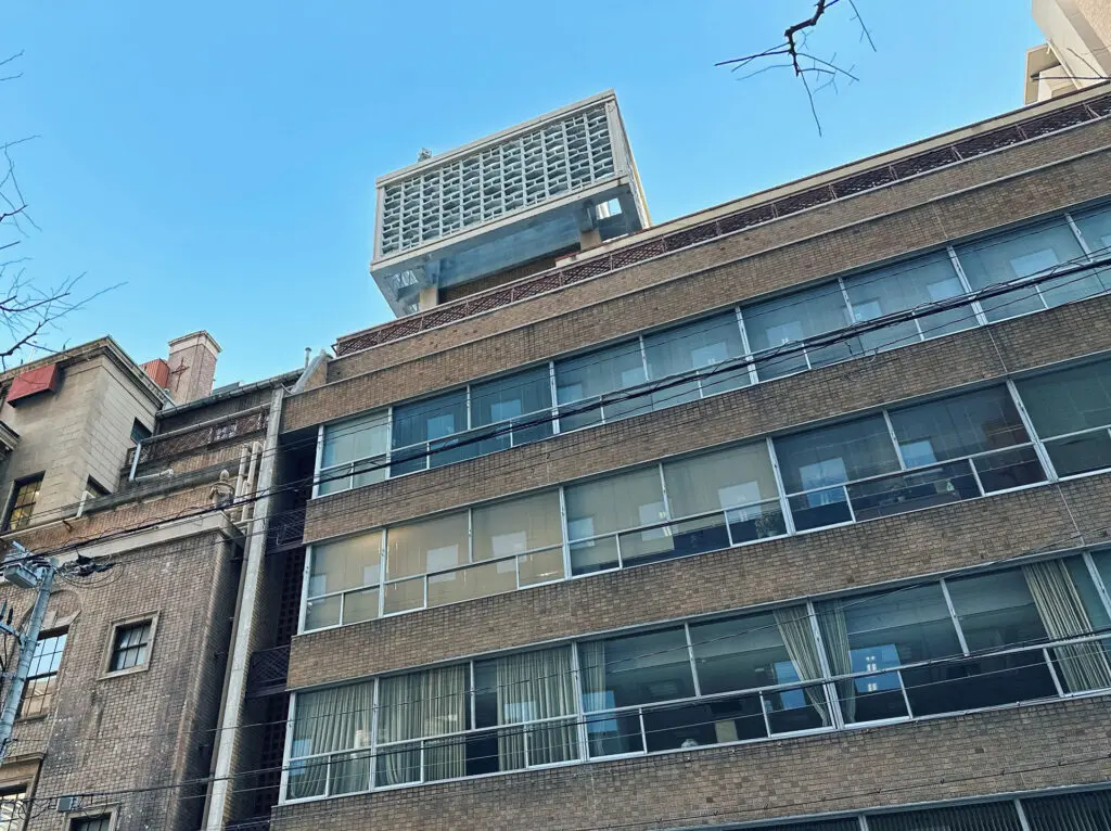 機能的な必然性はなくとも、建物のアイデンティティを形成している塔屋