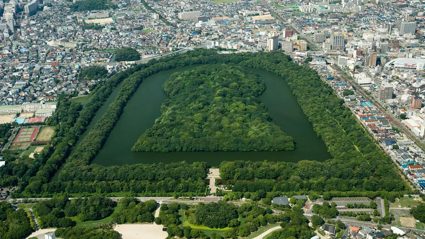 巨大な古墳群「百舌鳥・古市古墳群」