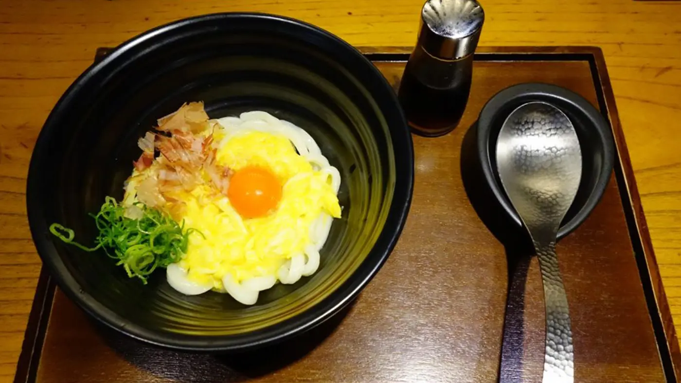 つるとんたんは、飲食店がひしめく繁華街・大阪ミナミの宗右衛門町で1989年に開業しました。