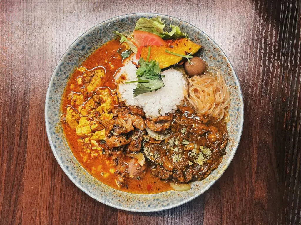 その道40年の町中華がカレー界を席巻 四川とインドが融合した中華スパイスカレー