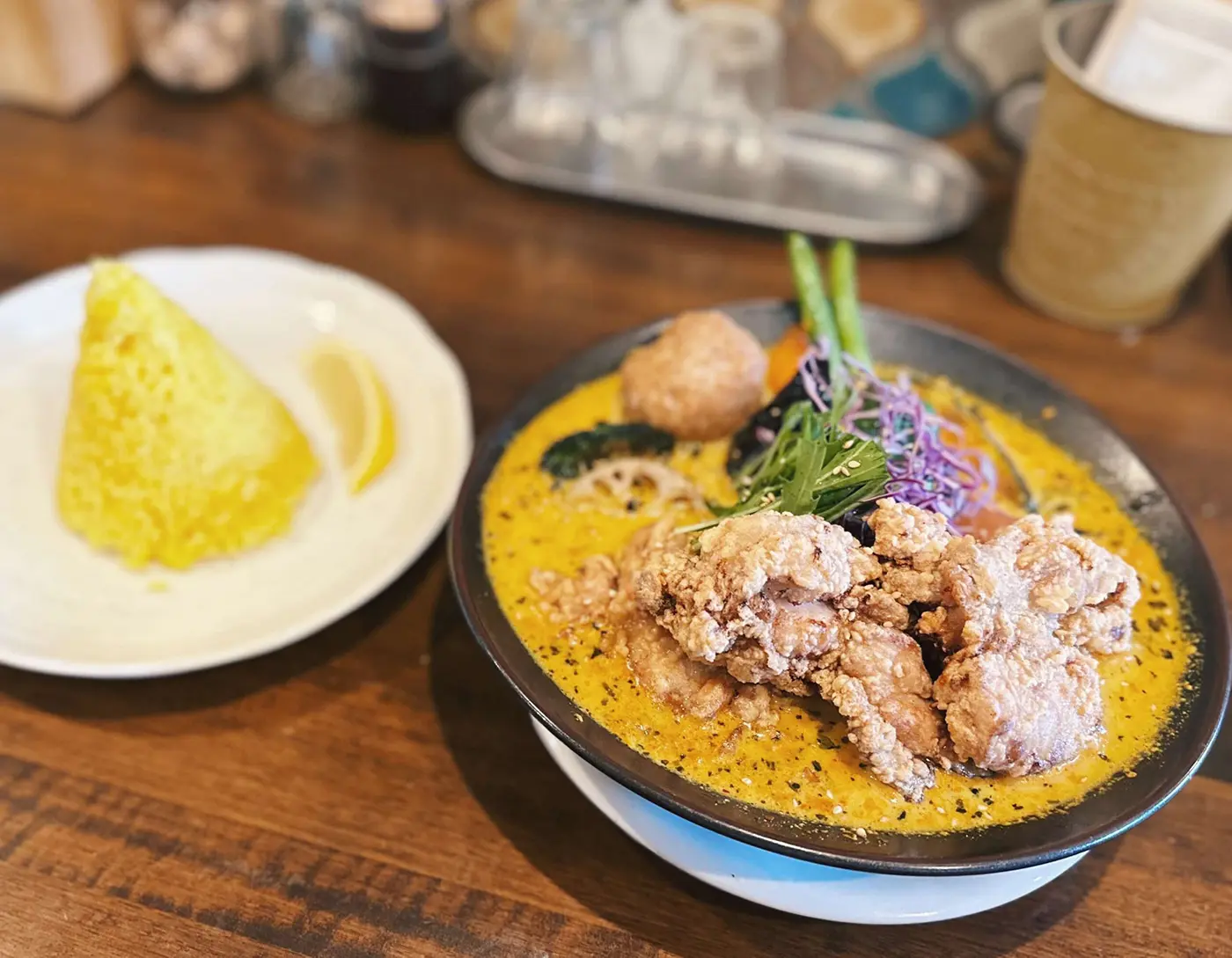 素揚げ野菜と揚げたてザンギのスープカリー 1,705円（税込）※2024年1月末まで