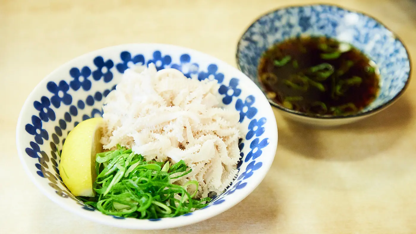 こじま本店でしか味わえない幻の生白センマイ（税込1,408円）。