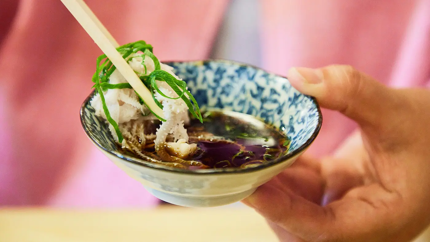 まろやかな酸味が生白センマイの旨みをさらなる高みに。