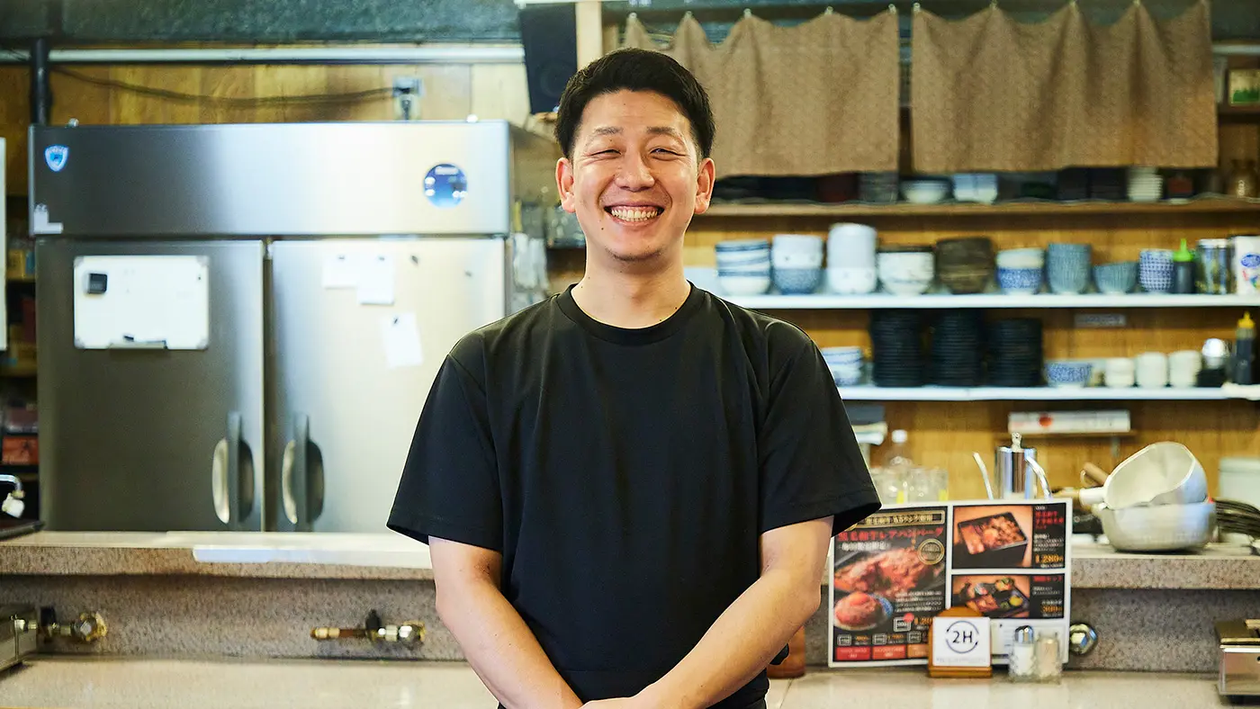 内に秘めた燃える焼肉愛を細やかな調理と接客で魅せる店主・内海 順紀（うつみ じゅんき）さんは十代からこの道一筋。