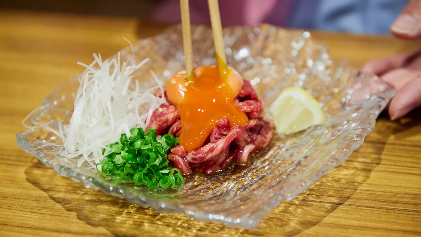 卵黄とネギをミックス・アップ！