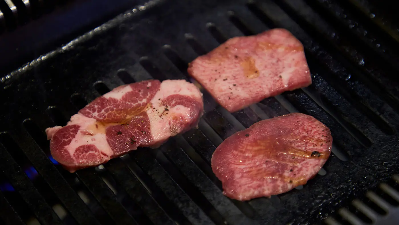 贅沢なタンの食べ比べ。
