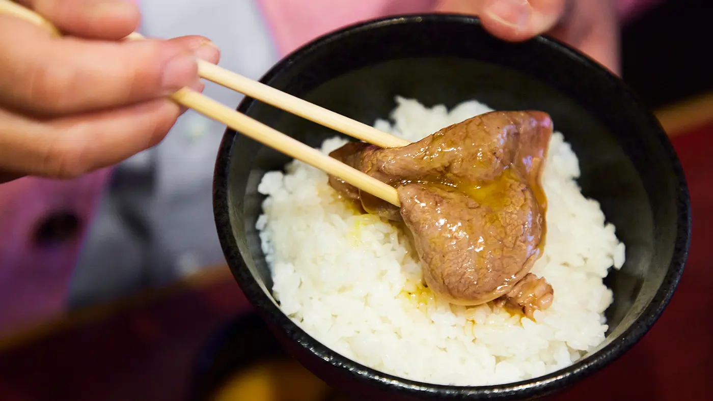 ライスをお肉で包んでいただくと……