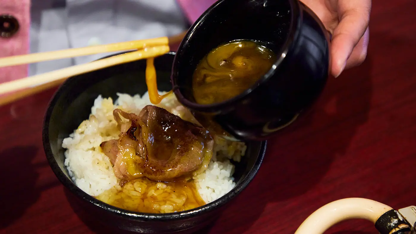 最後は肉汁の旨み染み渡った卵でTKG。