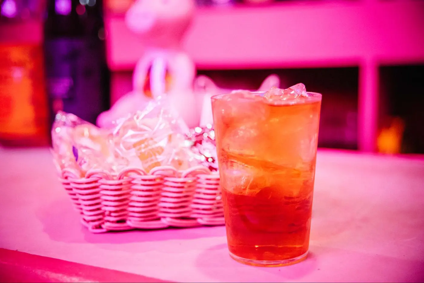 お菓子はなくなったら追加してくれる、大盤振る舞いスタイル