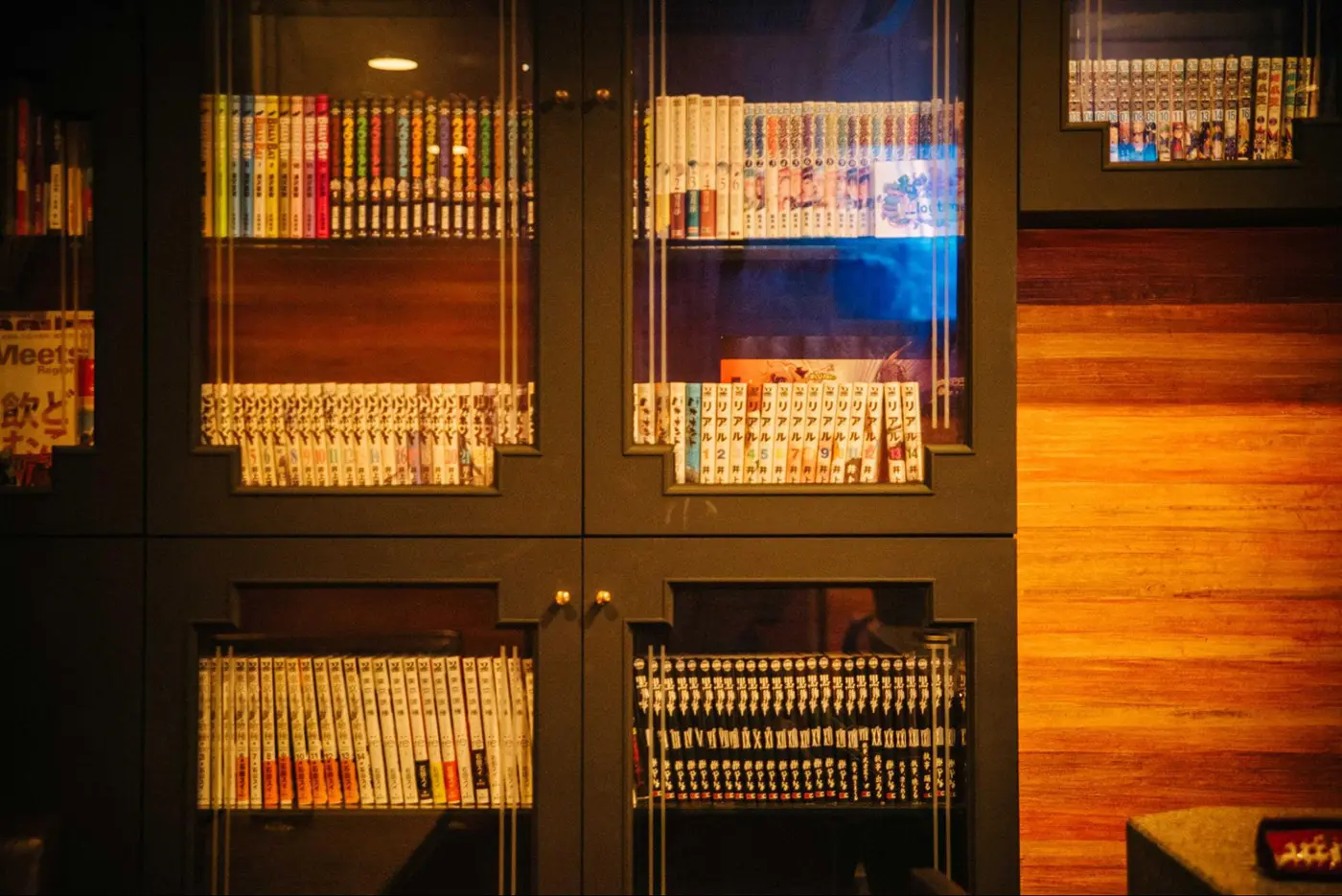 本棚には、漫画好きなパーこさんのコレクションがズラリ