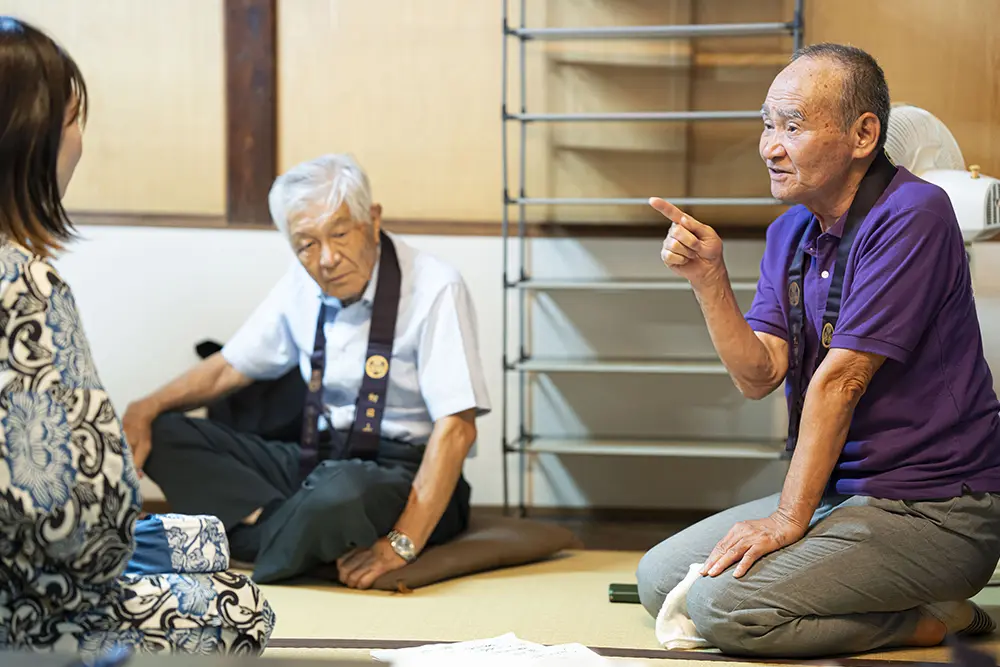 踊りの様子を見守っていた保存会の前会長・高橋さん
