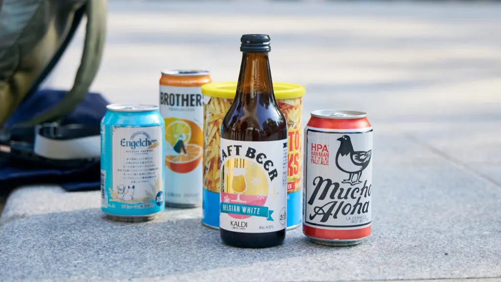 なんば広場の路上で乾杯