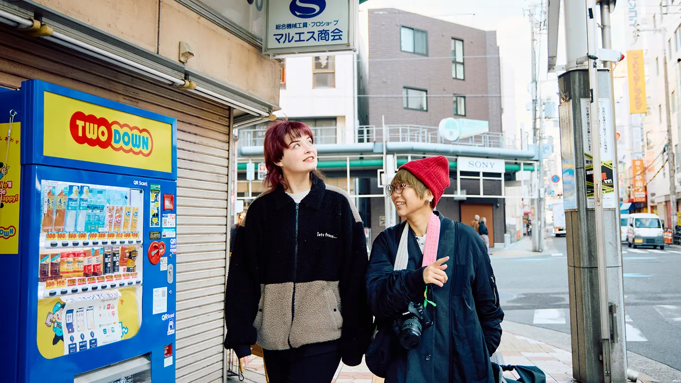 そんな日本橋の良さを発信すべく、今回は日本のアニメやゲームが大好きなドイツ出身の留学生・ソフィアさんをモデルに、レトロポップ＆サイバーパンクな写真を撮影していただきました。