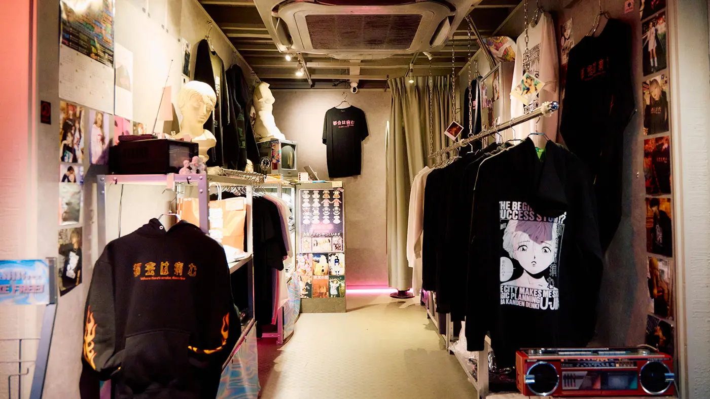 漢字がデザインされていたり、漫画のイラストが描かれていたりするアパレル商品は、海外の人からも人気なんだとか。