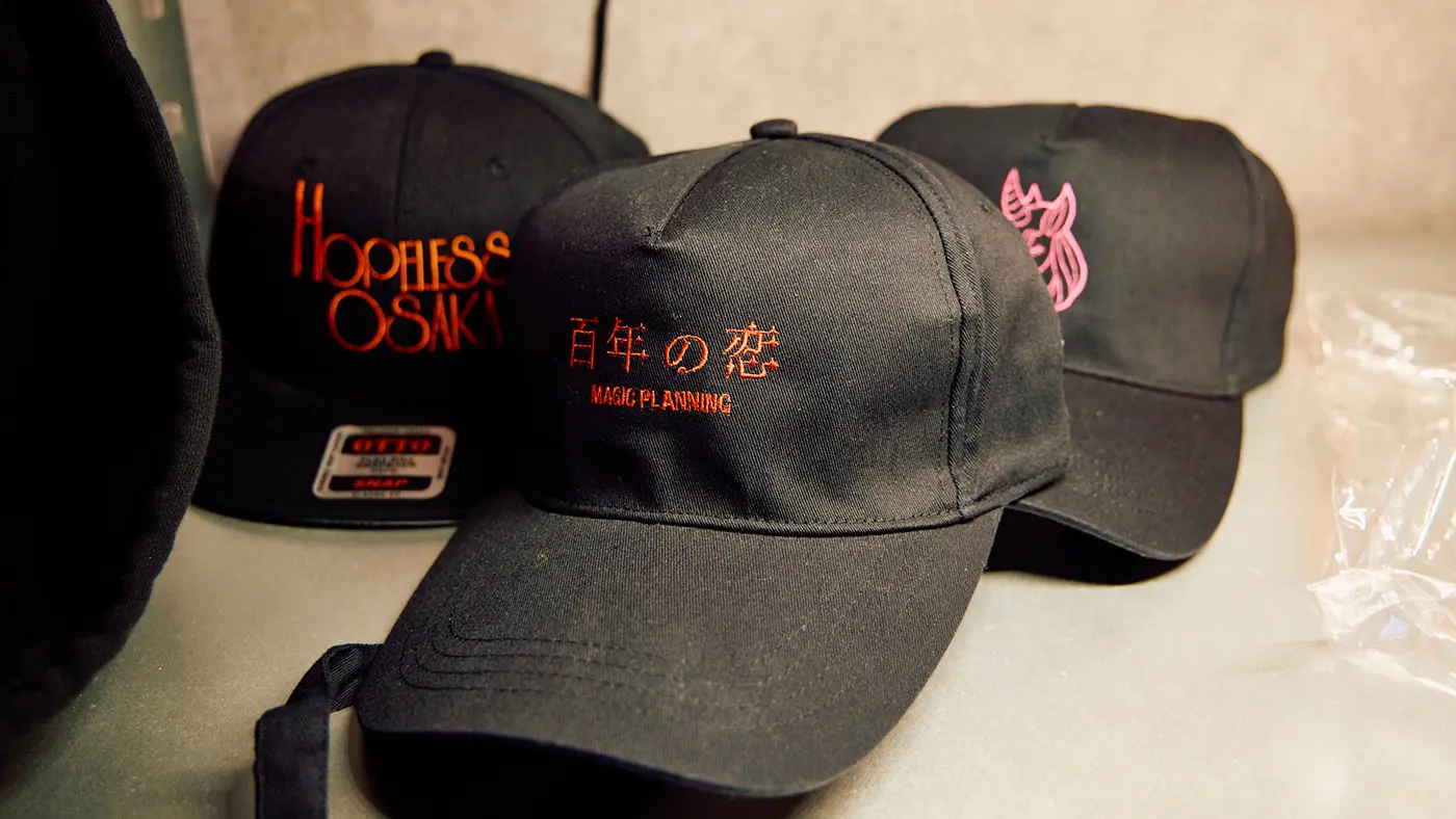 ファッション小物も個性が光ります。