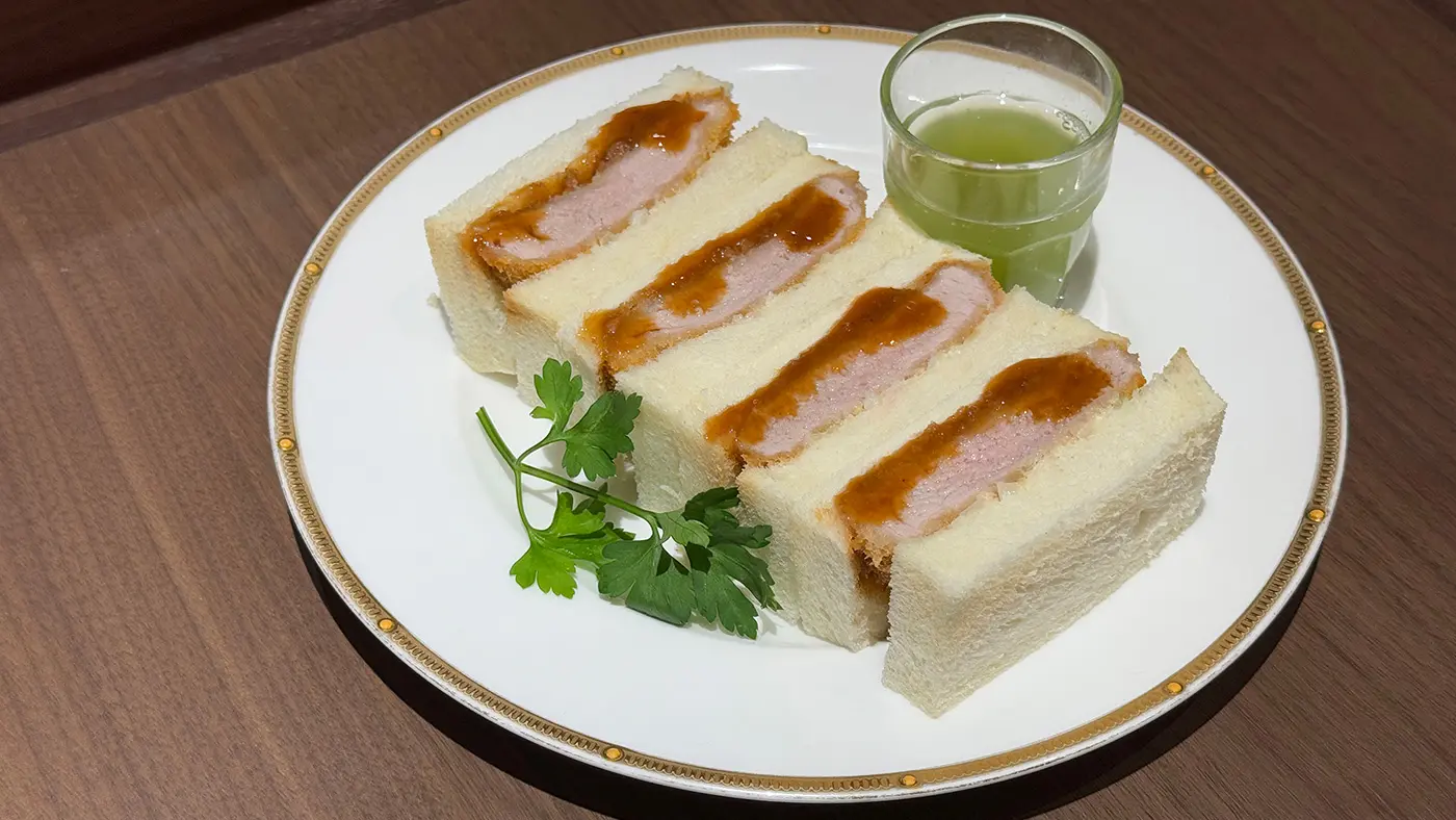 おすすめのヘレカツサンドデミグラスソース。お値段は、940円。