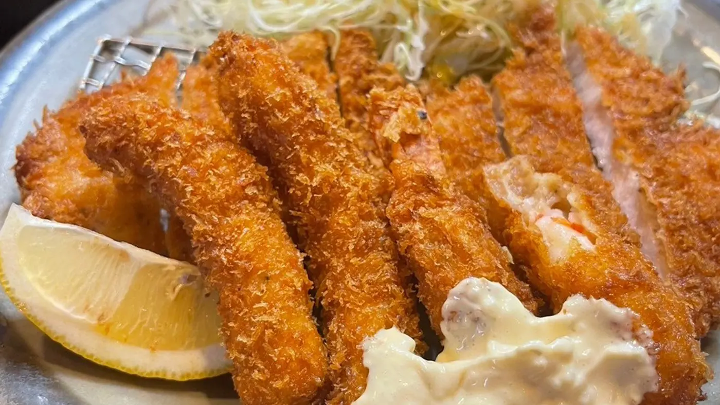 ヘレミックス定食は1700円。エビフライやクリームコロッケも絶品だ！