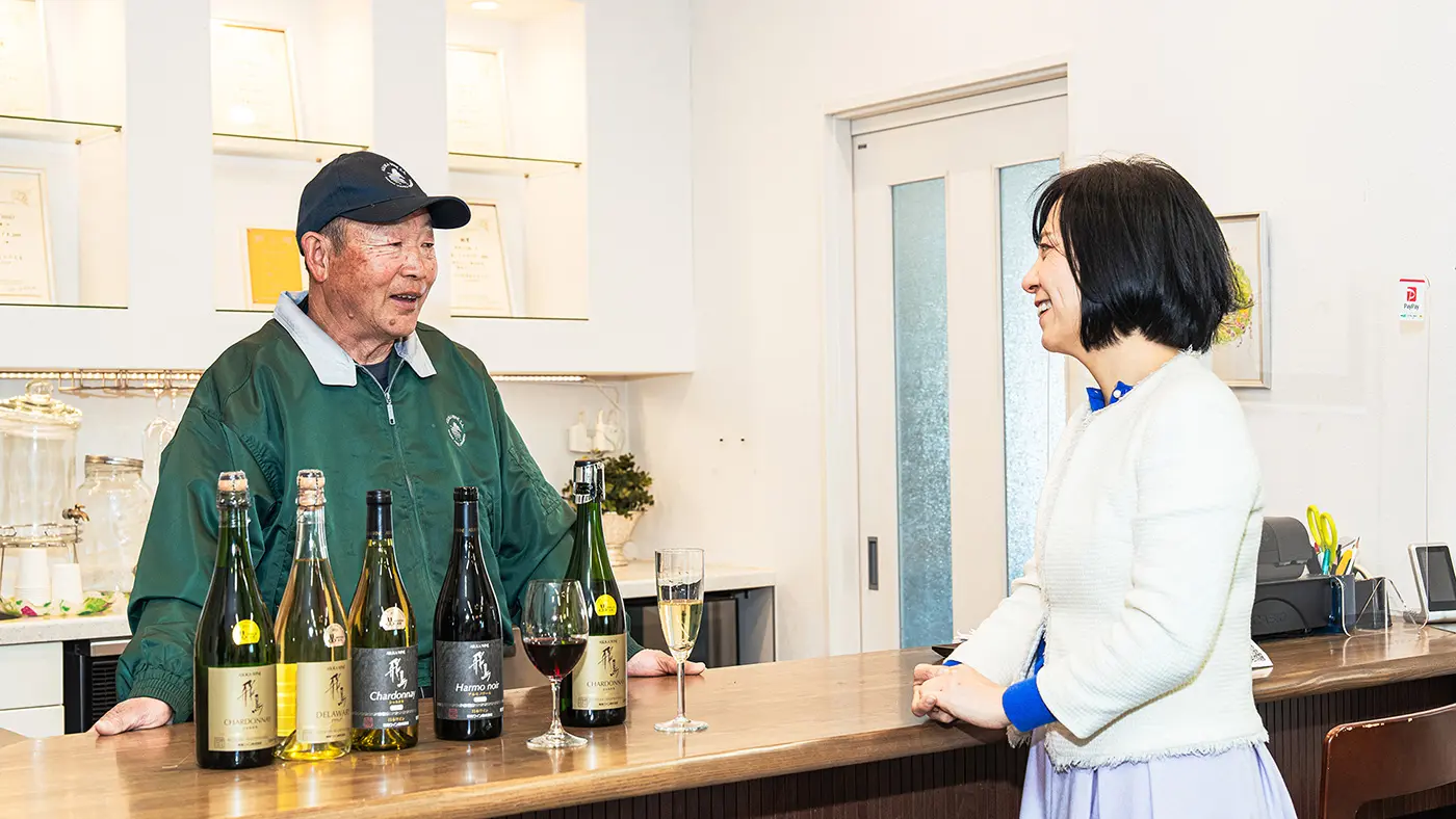 ワイナリーの2階にはサロンを併設。