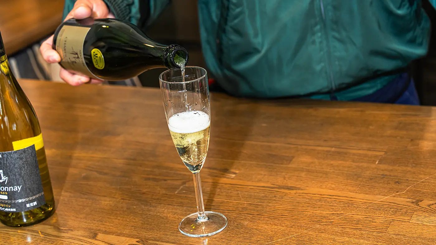 泡立ちの繊細さも、瓶内二次発酵の特徴です