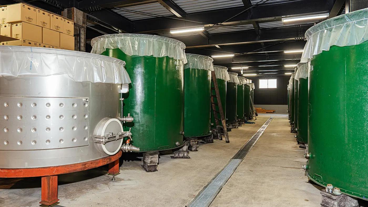 地場産業である梅酒製造も並行しています